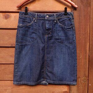Banana Republic Denim Mini Above Knee Skirt. Front & Back Pockets. Size 0. EUC.